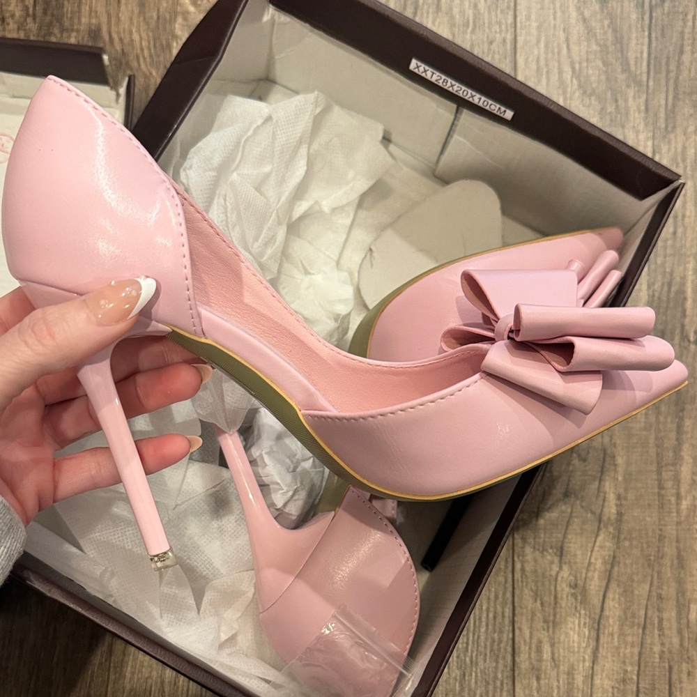 Chic Pink Bow Heels